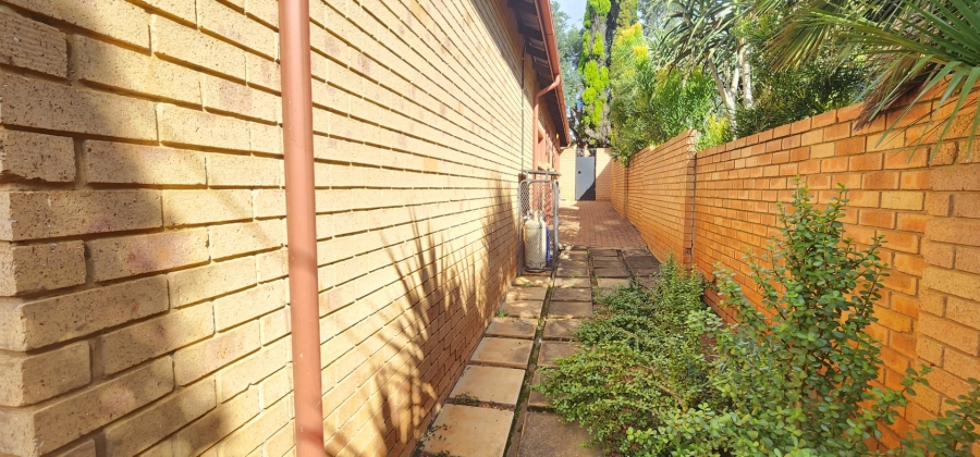 To Let 3 Bedroom Property for Rent in Eldopark Gauteng