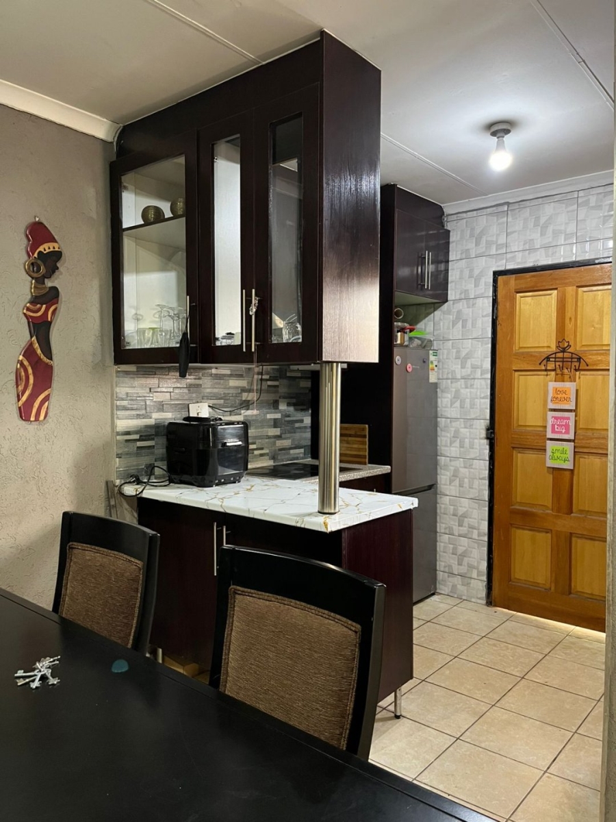 4 Bedroom Property for Sale in Protea Glen Gauteng