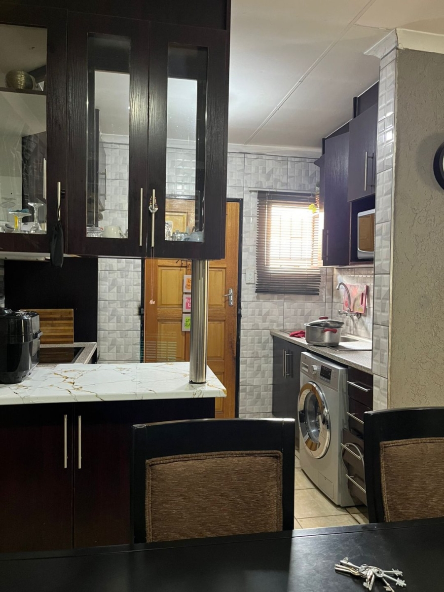 4 Bedroom Property for Sale in Protea Glen Gauteng