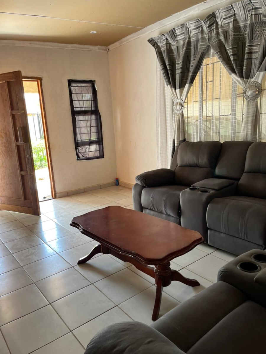 4 Bedroom Property for Sale in Protea Glen Gauteng