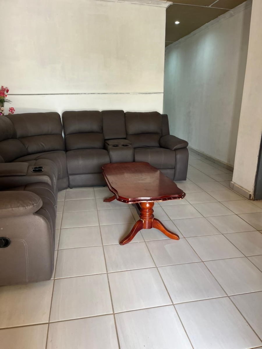 4 Bedroom Property for Sale in Protea Glen Gauteng