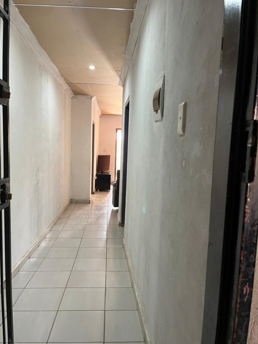 4 Bedroom Property for Sale in Protea Glen Gauteng