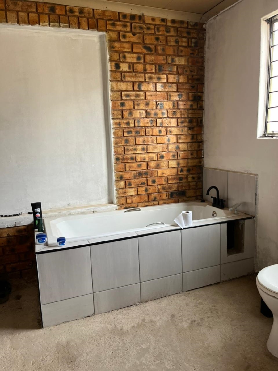 4 Bedroom Property for Sale in Protea Glen Gauteng