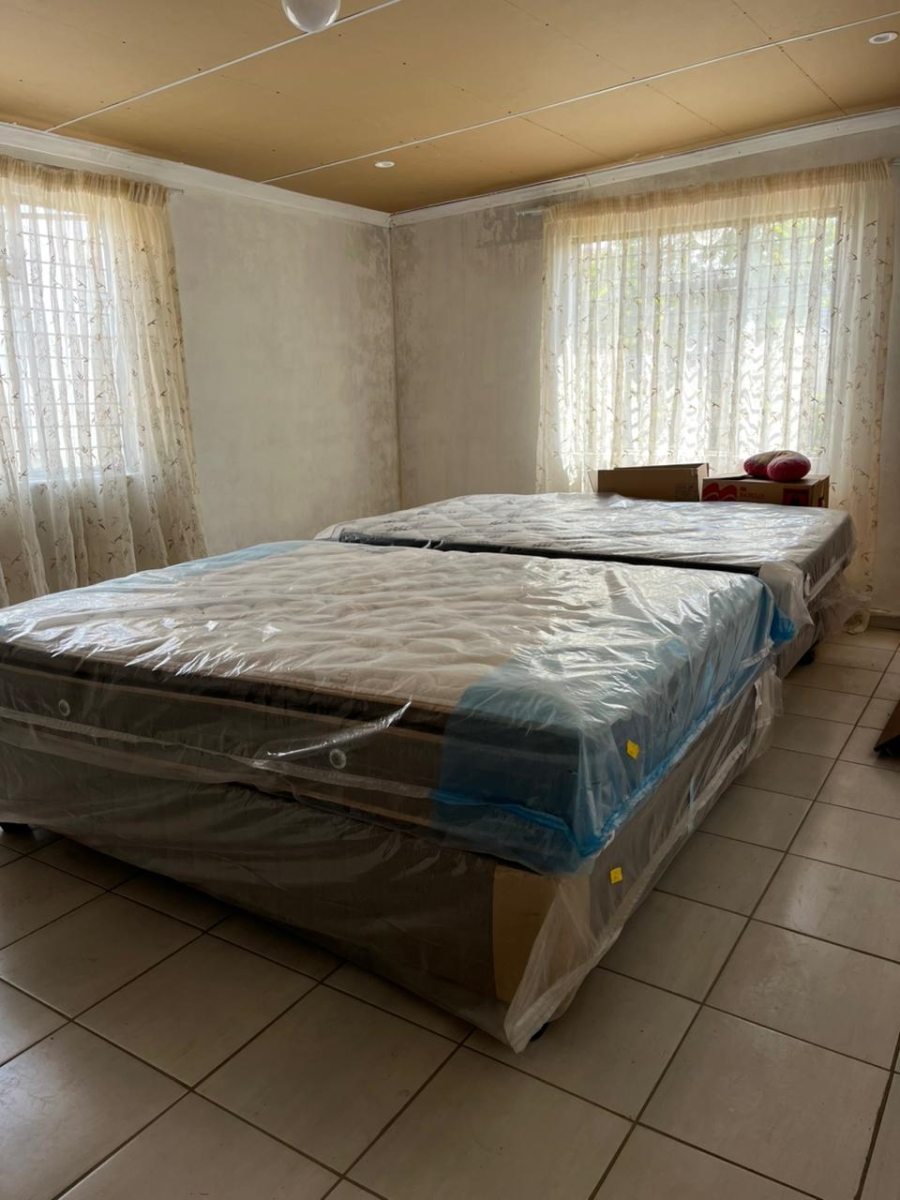 4 Bedroom Property for Sale in Protea Glen Gauteng
