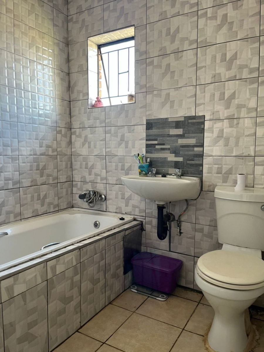 4 Bedroom Property for Sale in Protea Glen Gauteng