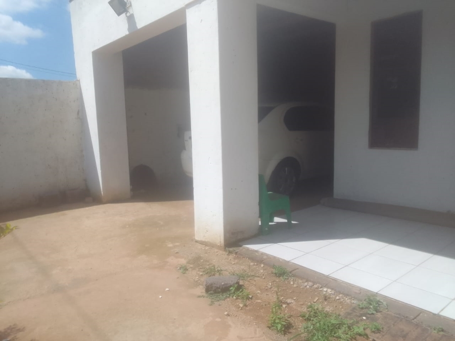 4 Bedroom Property for Sale in Protea Glen Gauteng