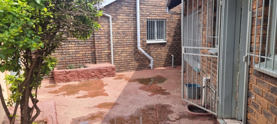 To Let 4 Bedroom Property for Rent in Booysens Gauteng