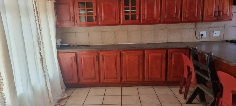 To Let 4 Bedroom Property for Rent in Booysens Gauteng