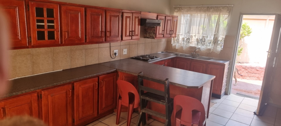 To Let 4 Bedroom Property for Rent in Booysens Gauteng