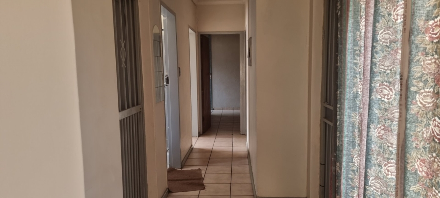 To Let 4 Bedroom Property for Rent in Booysens Gauteng