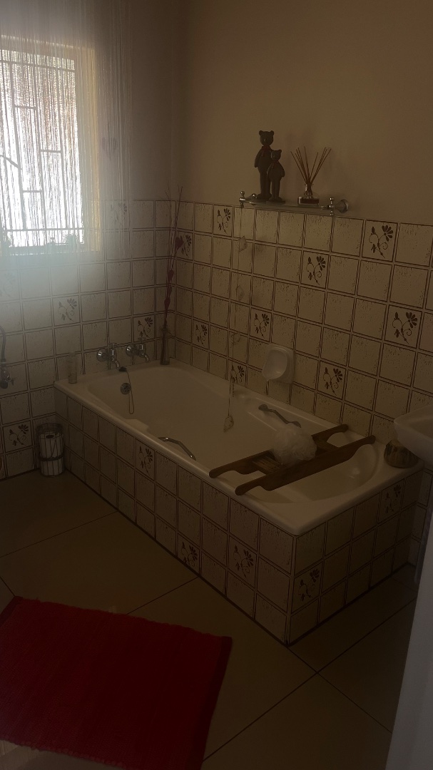 3 Bedroom Property for Sale in Crystal Park Gauteng