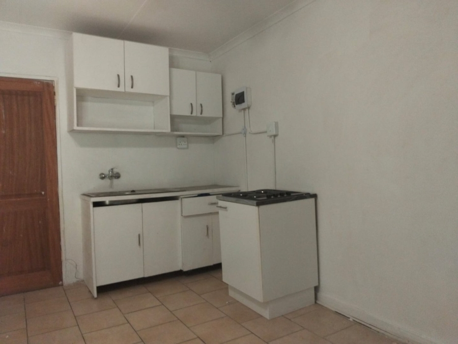 To Let  Bedroom Property for Rent in Rooihuiskraal Gauteng