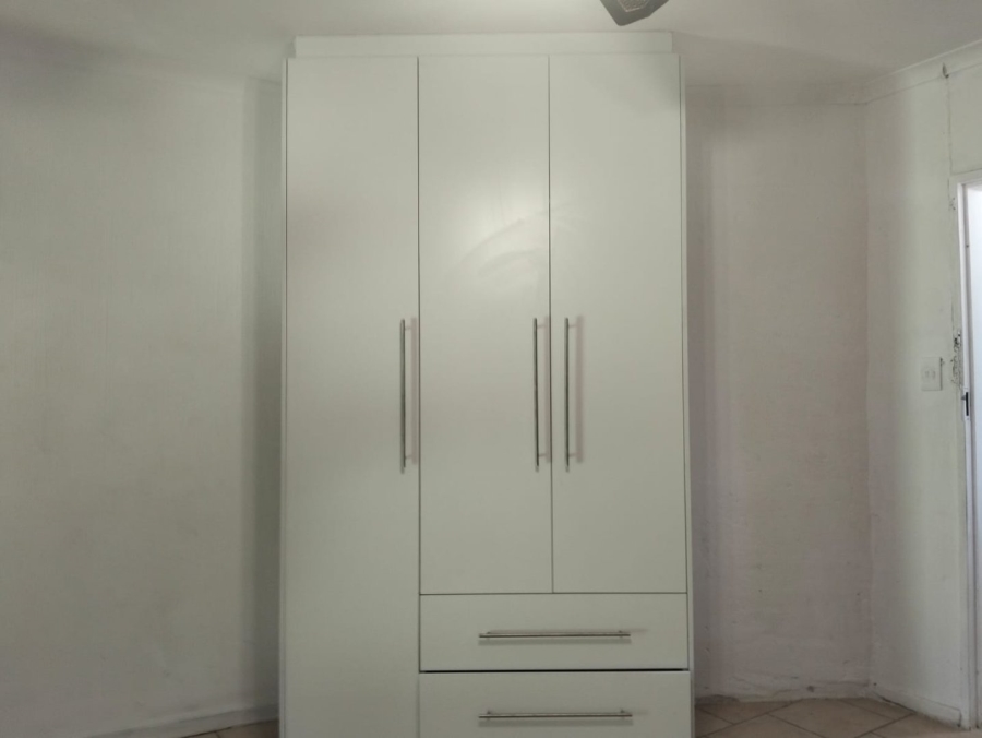 To Let  Bedroom Property for Rent in Rooihuiskraal Gauteng