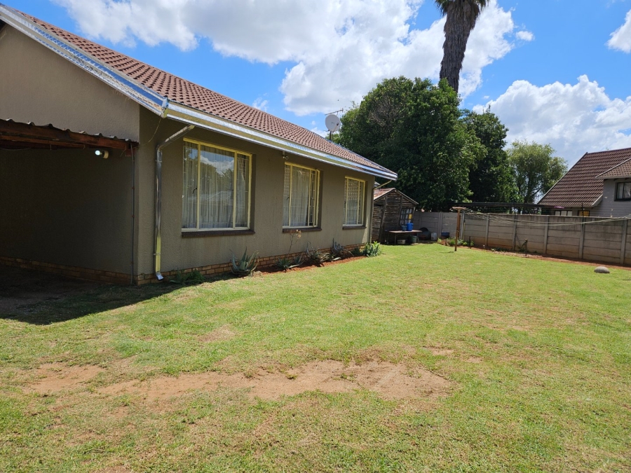 3 Bedroom Property for Sale in Crystal Park Gauteng