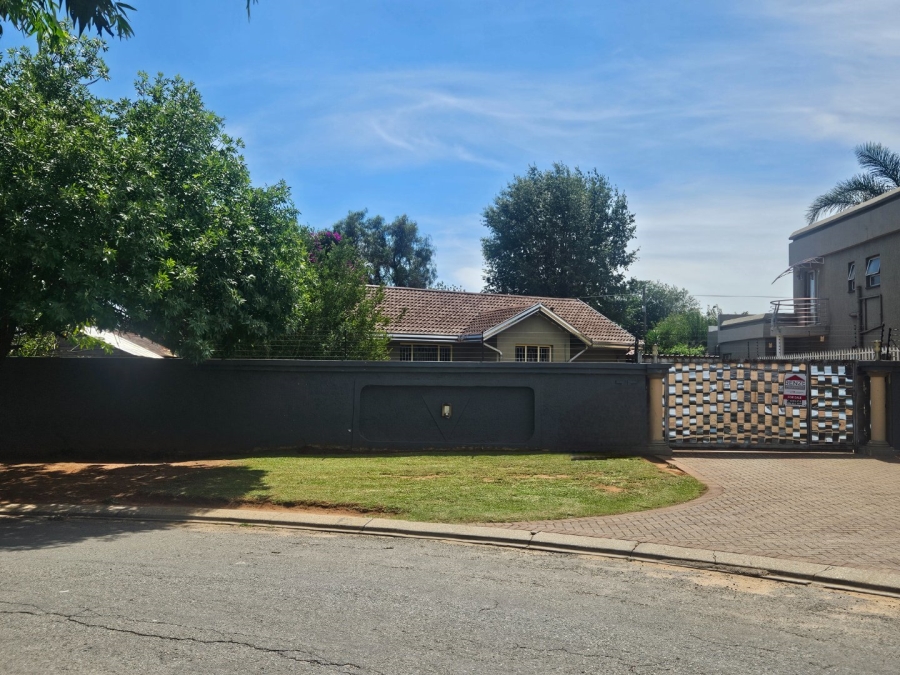 3 Bedroom Property for Sale in Crystal Park Gauteng