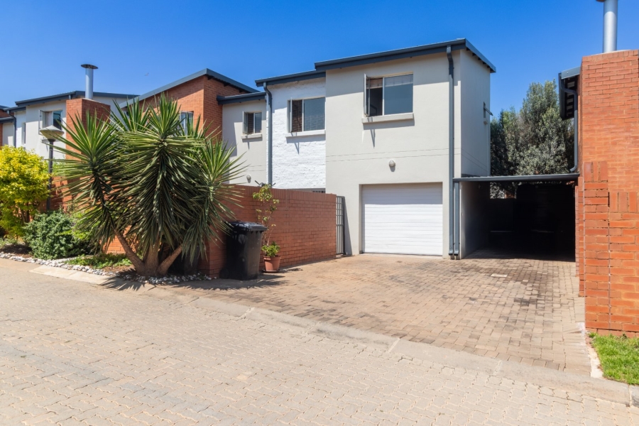 3 Bedroom Property for Sale in Maroeladal Gauteng