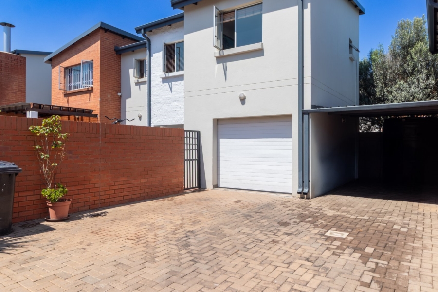 3 Bedroom Property for Sale in Maroeladal Gauteng