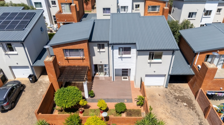 3 Bedroom Property for Sale in Maroeladal Gauteng