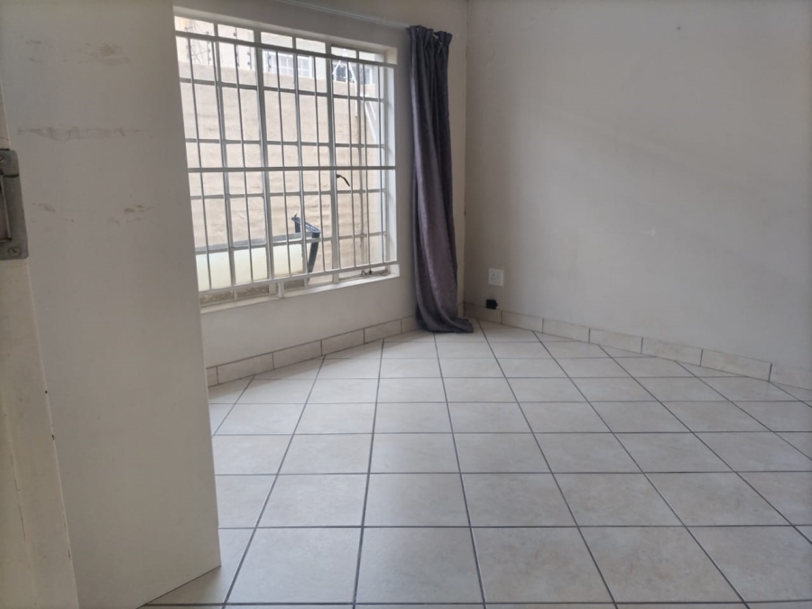 To Let 2 Bedroom Property for Rent in Greymont Gauteng