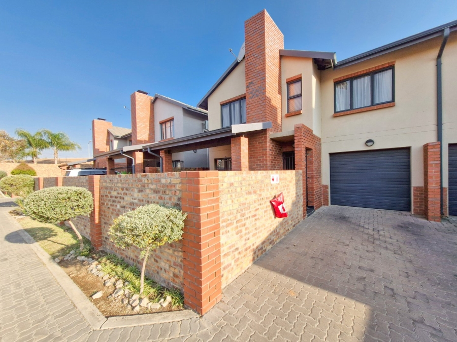 3 Bedroom Property for Sale in Equestria Gauteng