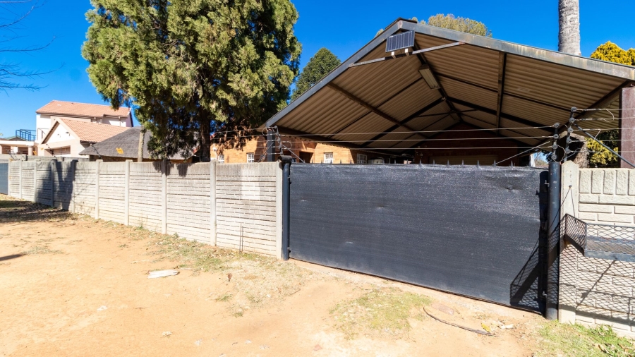 3 Bedroom Property for Sale in Crystal Park Gauteng