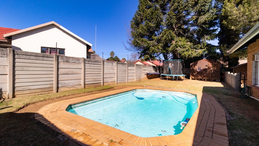 3 Bedroom Property for Sale in Crystal Park Gauteng