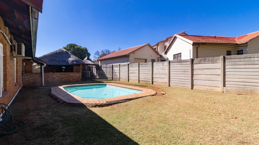 3 Bedroom Property for Sale in Crystal Park Gauteng