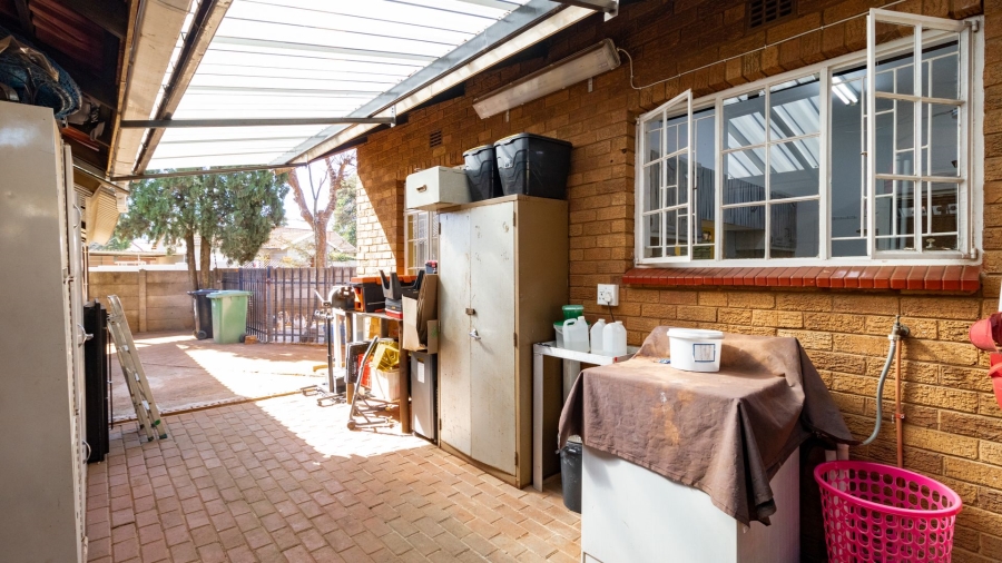 3 Bedroom Property for Sale in Crystal Park Gauteng