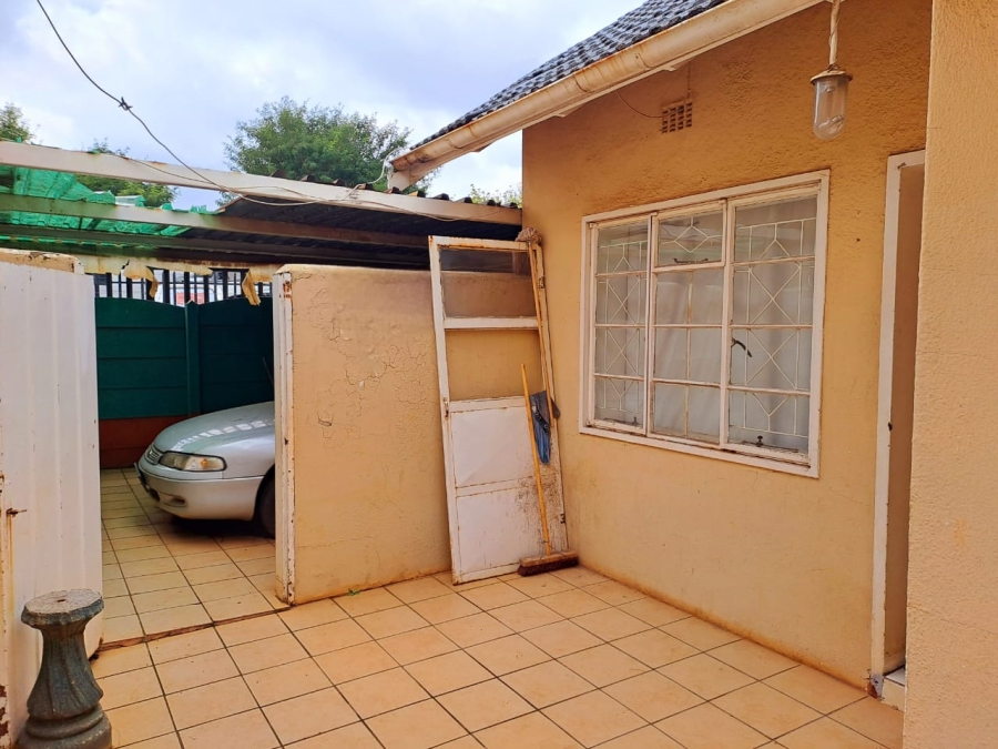 3 Bedroom Property for Sale in Rhodesfield Gauteng