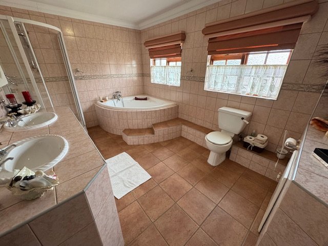 4 Bedroom Property for Sale in Glen Marais Gauteng