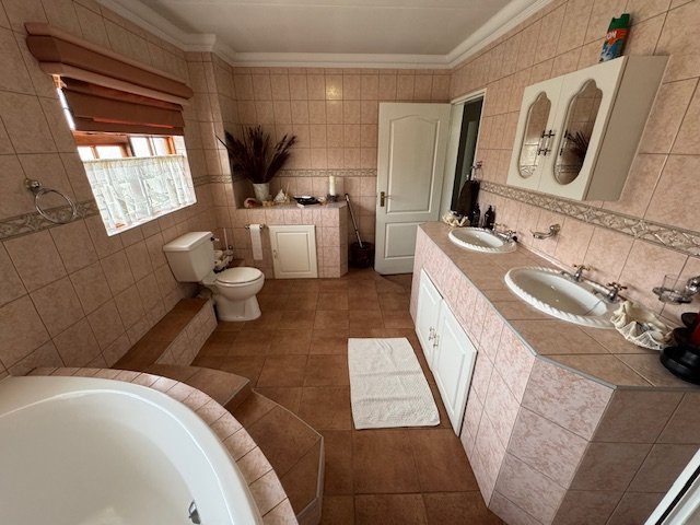 4 Bedroom Property for Sale in Glen Marais Gauteng