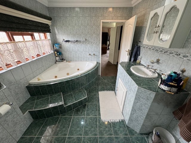 4 Bedroom Property for Sale in Glen Marais Gauteng