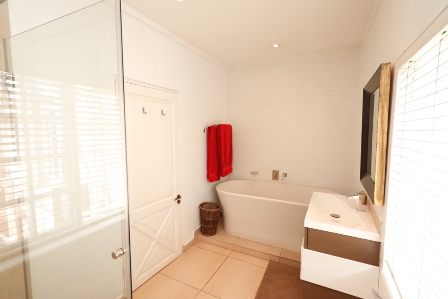 To Let 4 Bedroom Property for Rent in Bryanston Gauteng