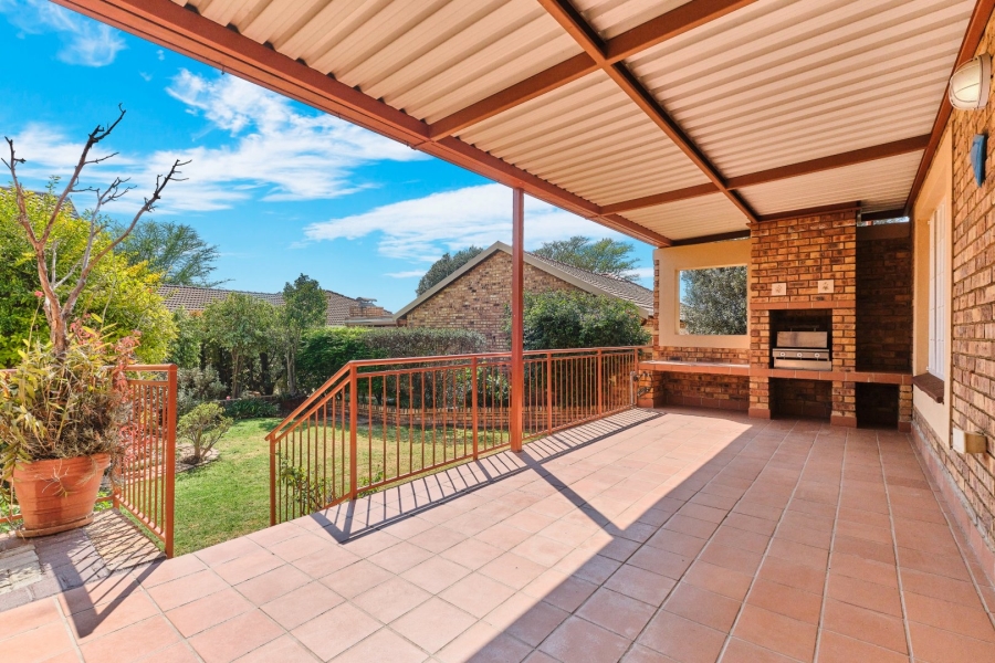 2 Bedroom Property for Sale in Honeydew Grove Gauteng