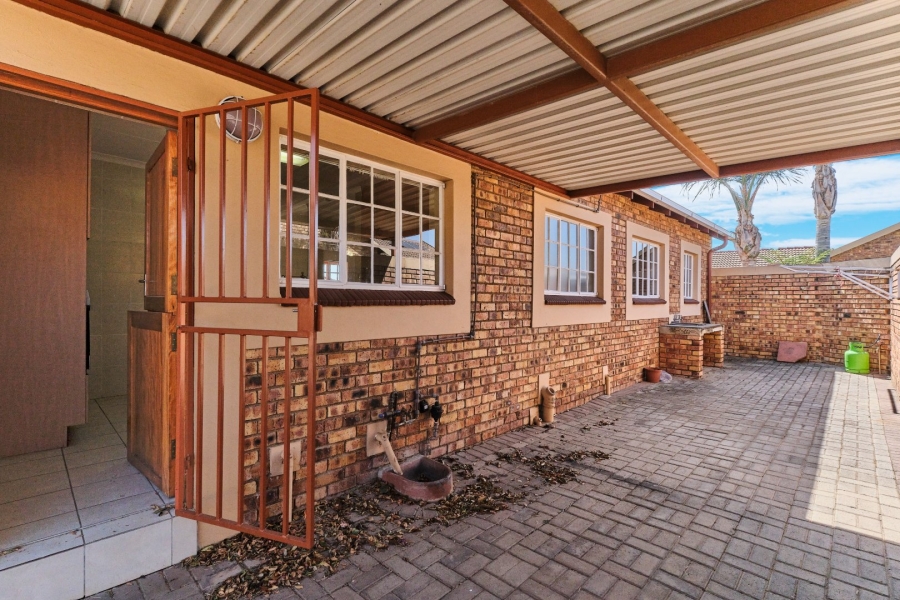 2 Bedroom Property for Sale in Honeydew Grove Gauteng