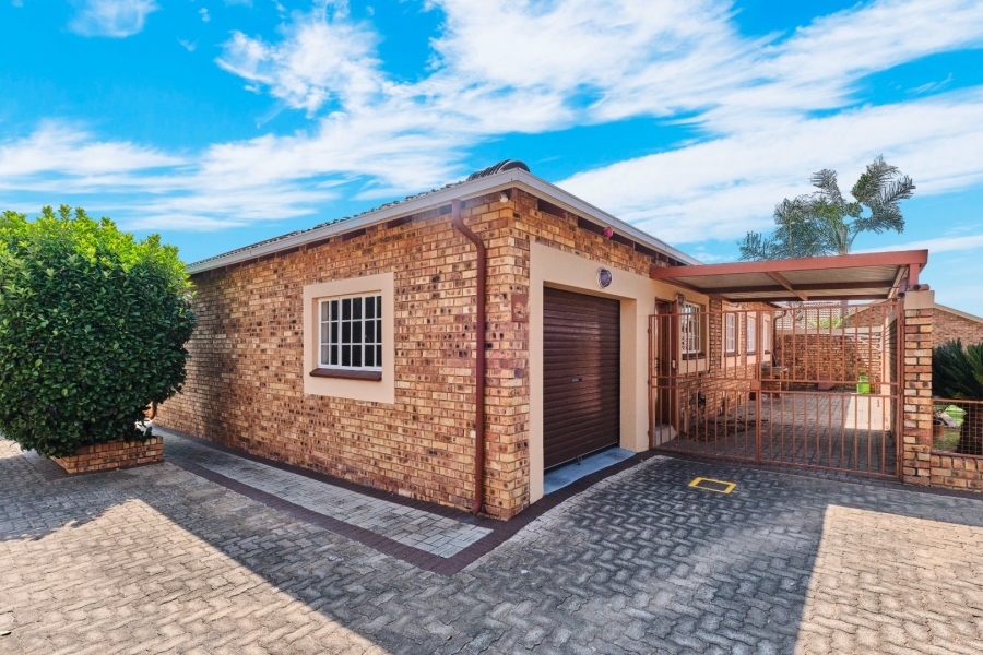 2 Bedroom Property for Sale in Honeydew Grove Gauteng