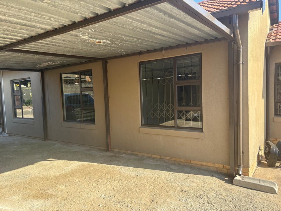 To Let 3 Bedroom Property for Rent in Naturena Gauteng