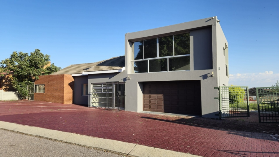5 Bedroom Property for Sale in The Reeds Gauteng