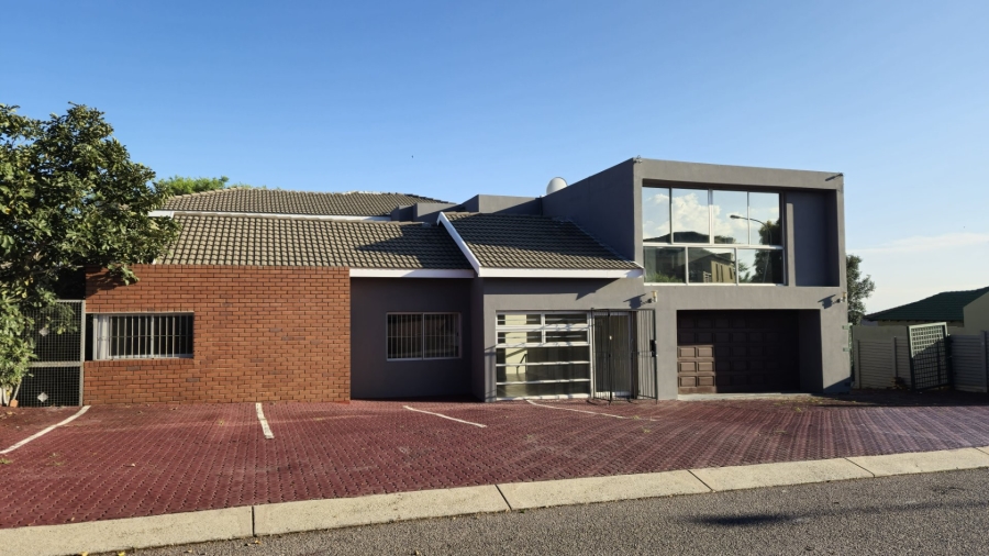 5 Bedroom Property for Sale in The Reeds Gauteng