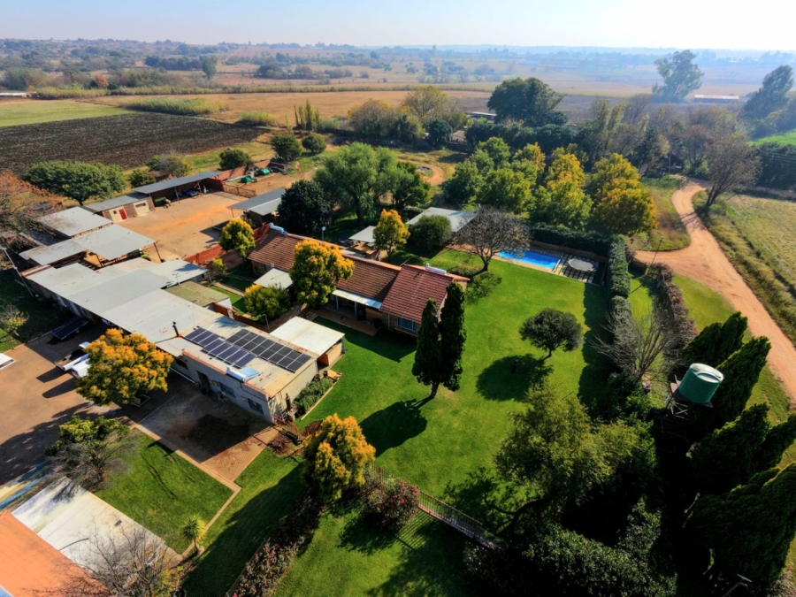 Commercial Property for Sale in Haakdoornboom AH Gauteng