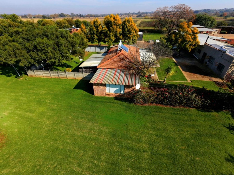 Commercial Property for Sale in Haakdoornboom AH Gauteng