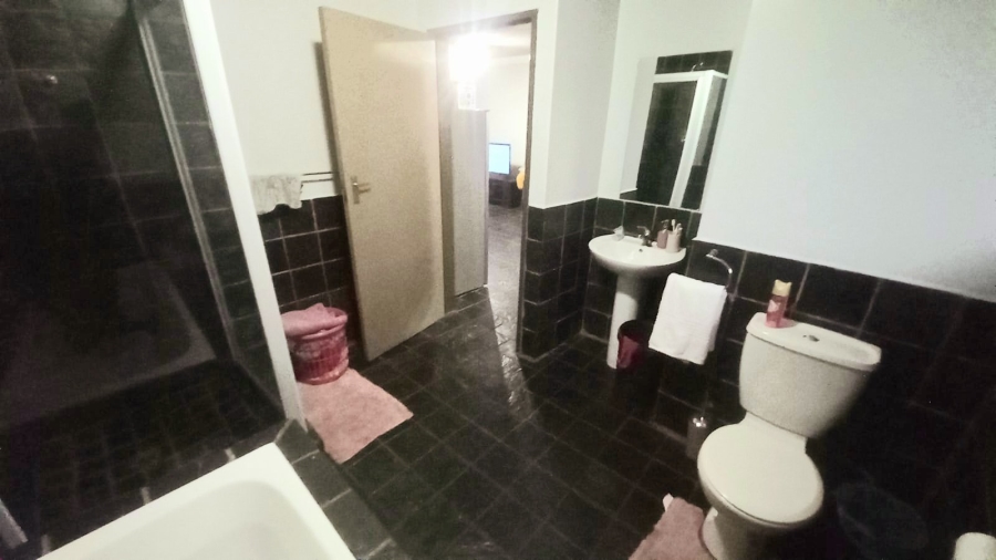 1 Bedroom Property for Sale in Noordwyk Gauteng