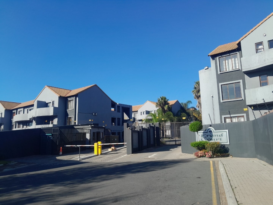 1 Bedroom Property for Sale in Noordwyk Gauteng
