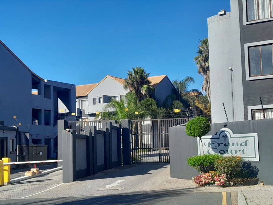 1 Bedroom Property for Sale in Noordwyk Gauteng