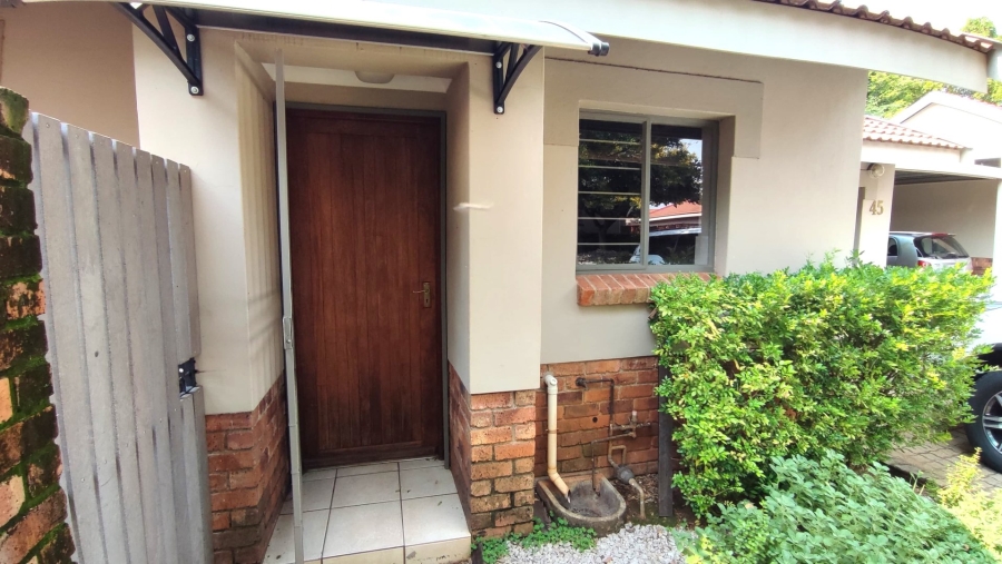 2 Bedroom Property for Sale in Rooihuiskraal North Gauteng