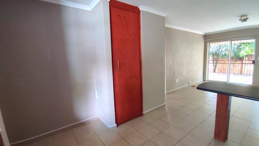 2 Bedroom Property for Sale in Rooihuiskraal North Gauteng