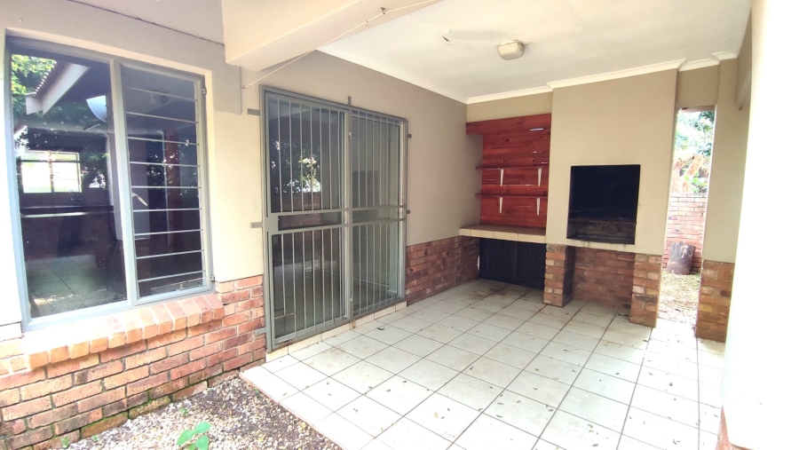 2 Bedroom Property for Sale in Rooihuiskraal North Gauteng