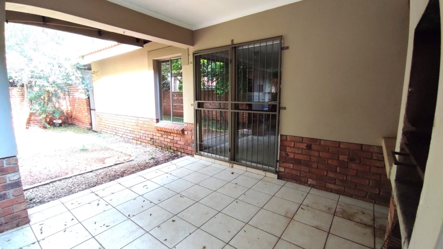 2 Bedroom Property for Sale in Rooihuiskraal North Gauteng