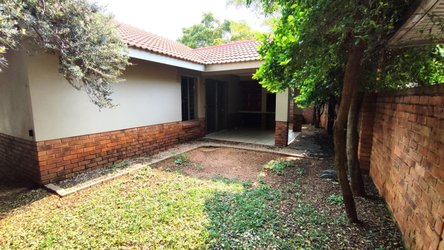 2 Bedroom Property for Sale in Rooihuiskraal North Gauteng
