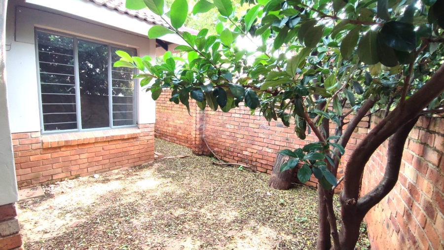 2 Bedroom Property for Sale in Rooihuiskraal North Gauteng
